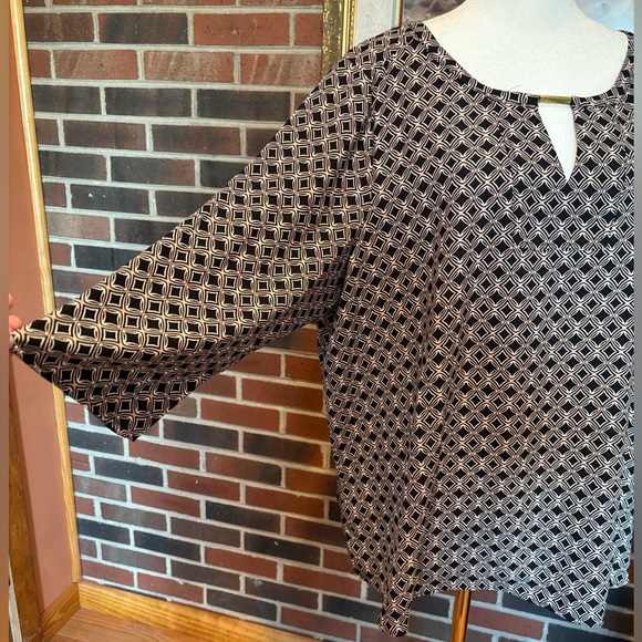 Dana Buchman size XXL Beautiful shirt with geometric pattern black and tan. - Picture 2 of 13